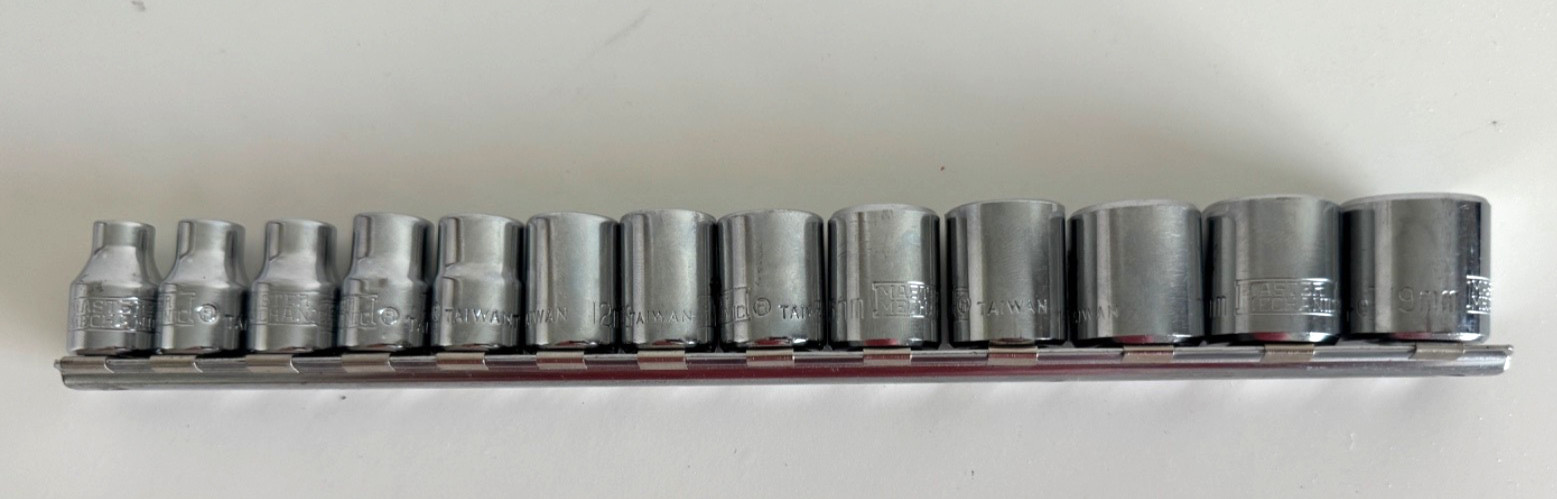 Master Mechanic 13 Piece Metric Socket Set 7-19MM Complete w/Holder 3/8″ 12 PT