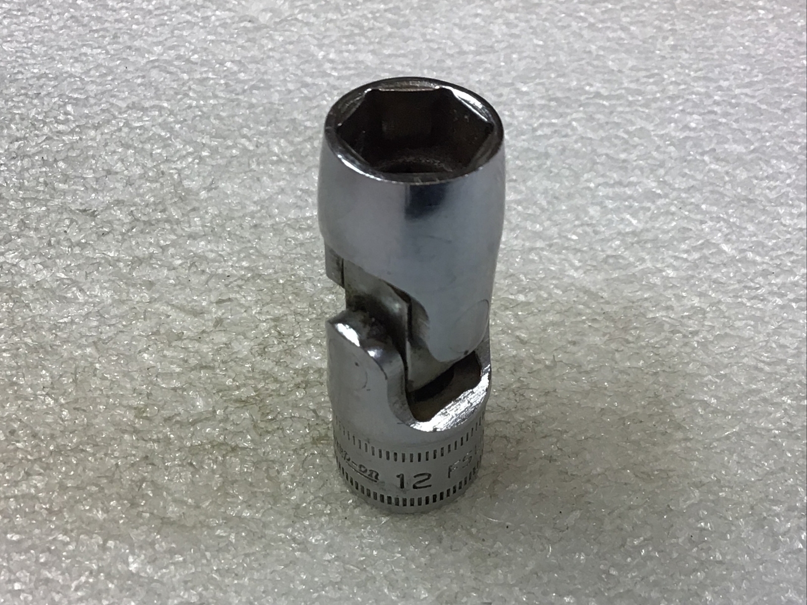 Snap On#FSUM12- 12 mm,Metric, Chrome, 3/8″Dr., 6Pt., Swivel,Universal Socket-USA