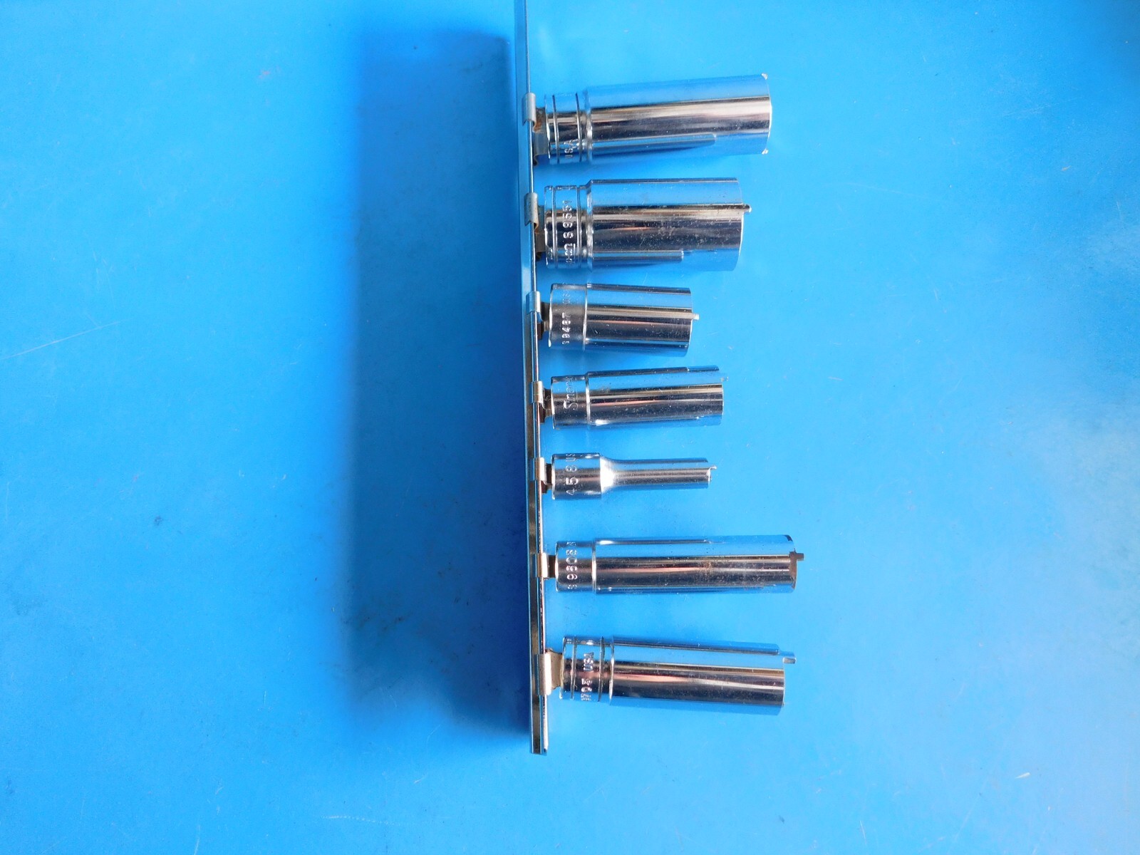 USED, SNAP ON» RADIO,TRIM NUT, DASH NUT,REMOTE CONTROL,WIPER» 2 PRONG SOCKETS