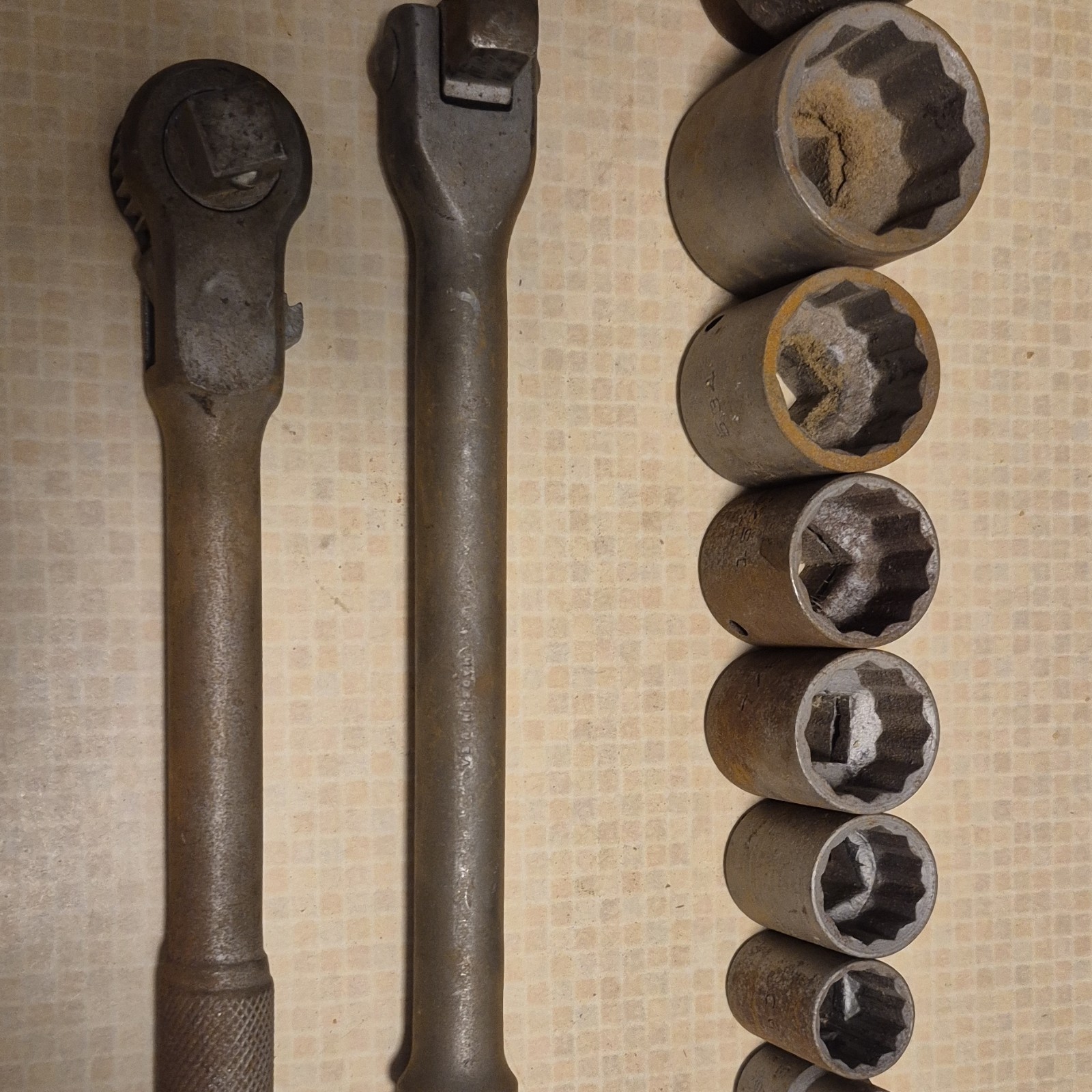 1/2 » New Britian Breaker Bar and Thorensen 1/2 Rachet & Soceket Set