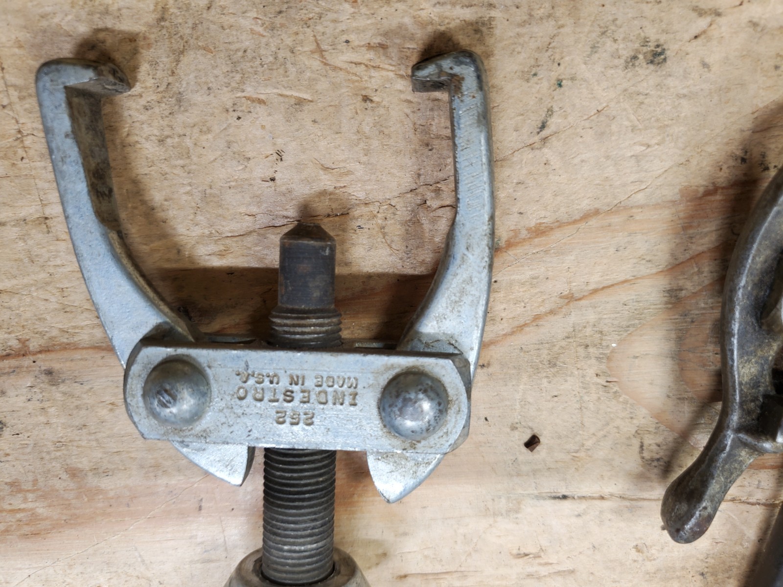 Indestro 252 Battery terminal puller cable clamp puller + other puller