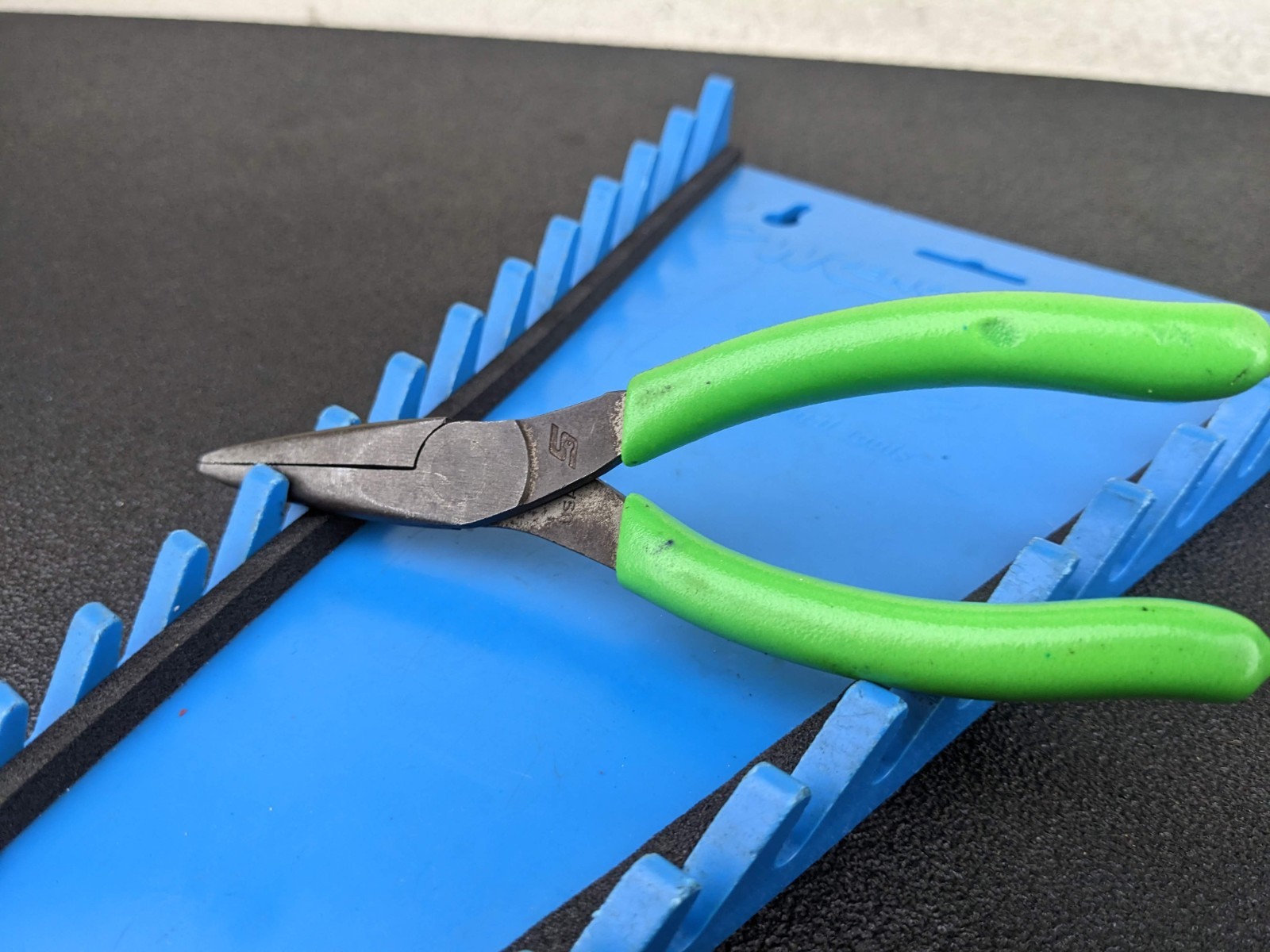 #bo037 Snap-On Tools USA GREEN 6″ Soft Grip Needle Nose Pliers 95ACFG