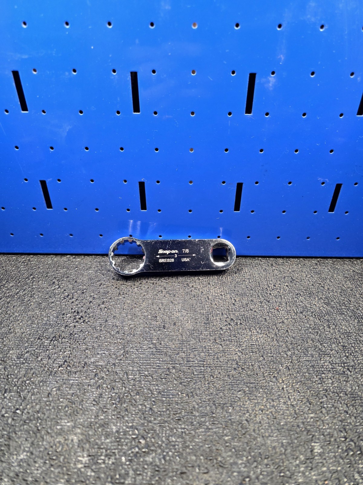 Snap-on Tools SRES28 7/8″ SAE #28 1/2″ Drive Spline Torque Adapter See Details