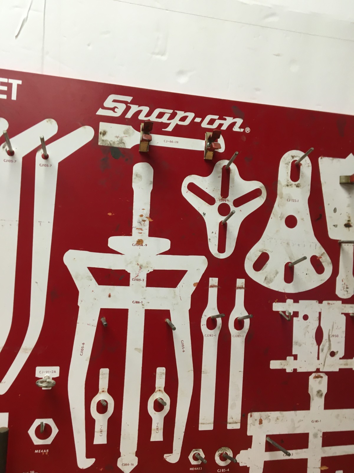 Snap On Tools Puller Set Display Board Peg Board for Cabinet CJ 1000F