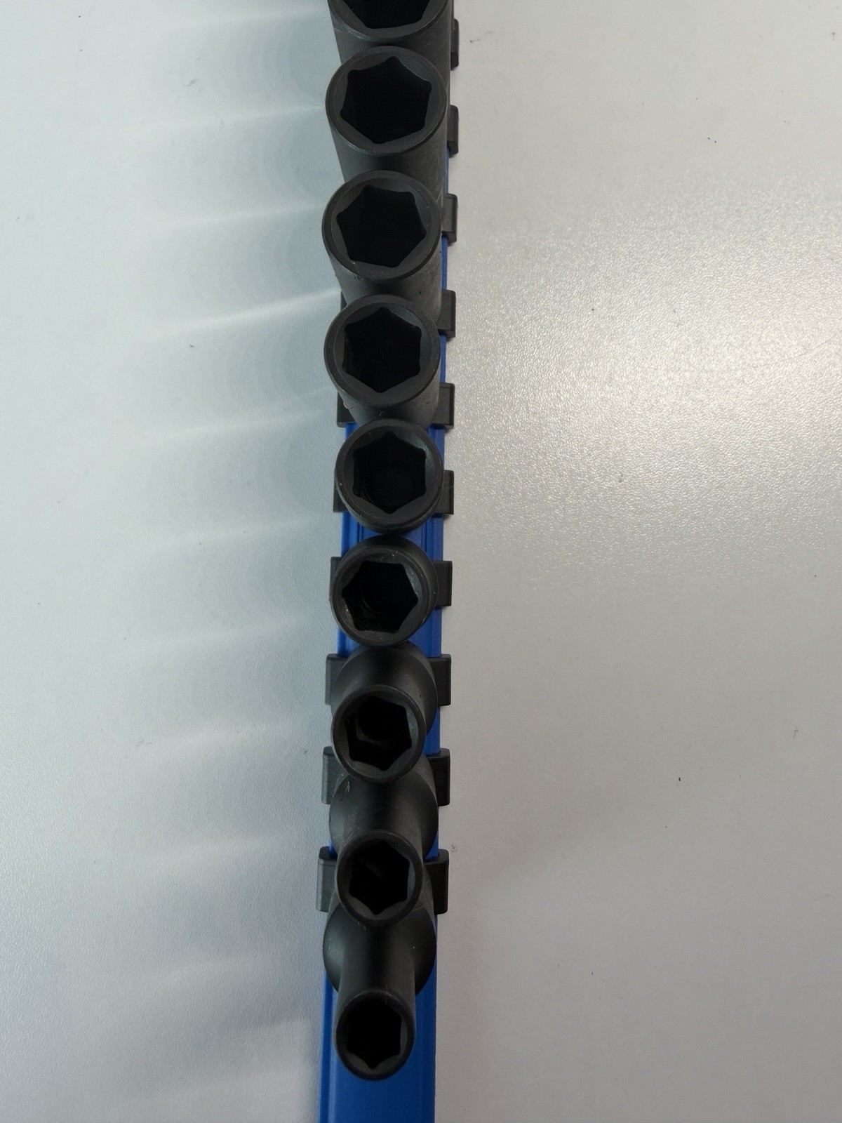 Matco Tools SBIPM136V 13 Piece 3/8″ Drive Metric 6 Point Mid Length Socket Set