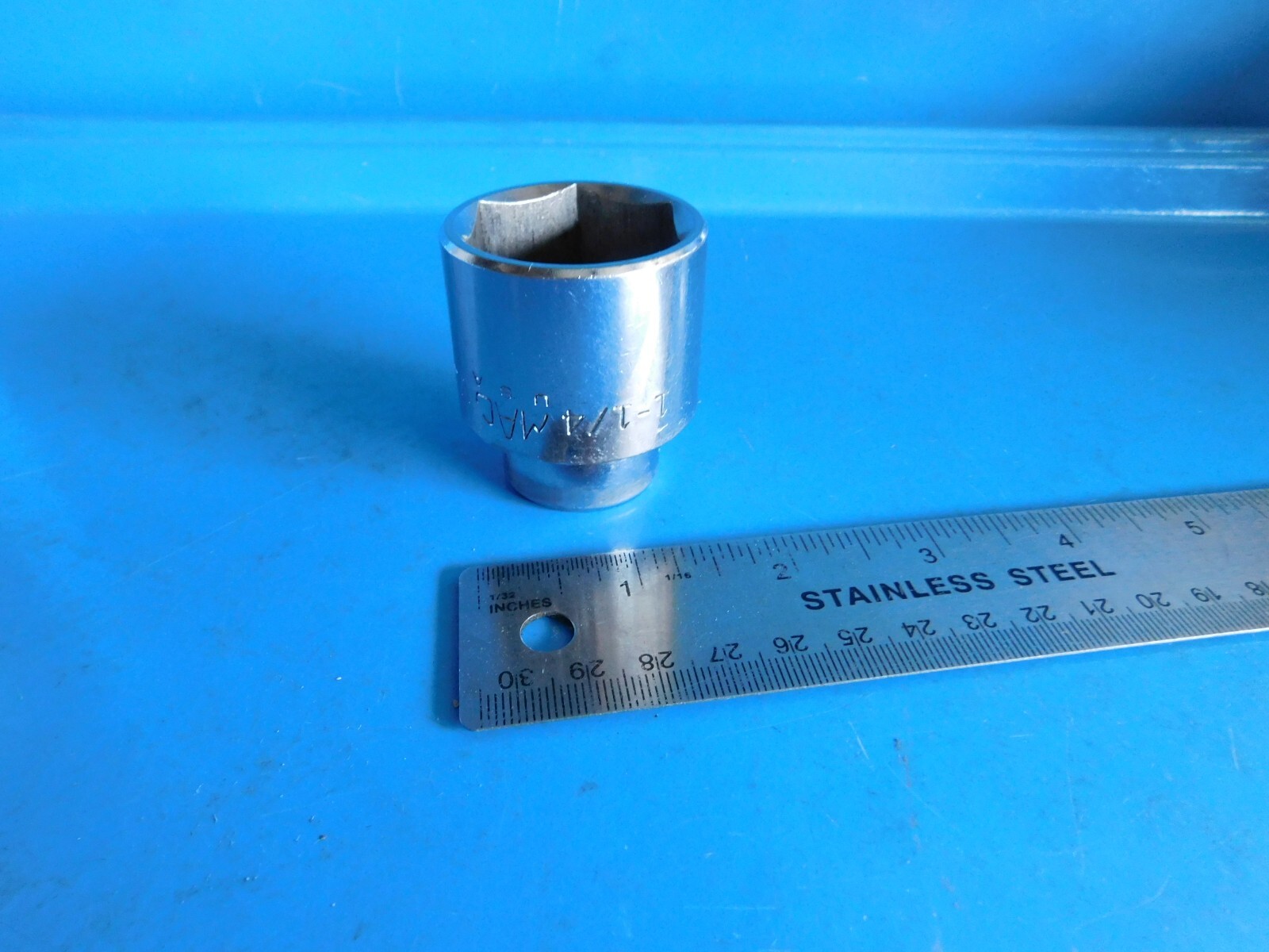 USED, MAC TOOLS » 1-1/4 IN. » 1/2 IN. DR. SHORT 6 POINT SOCKET, PART #V406