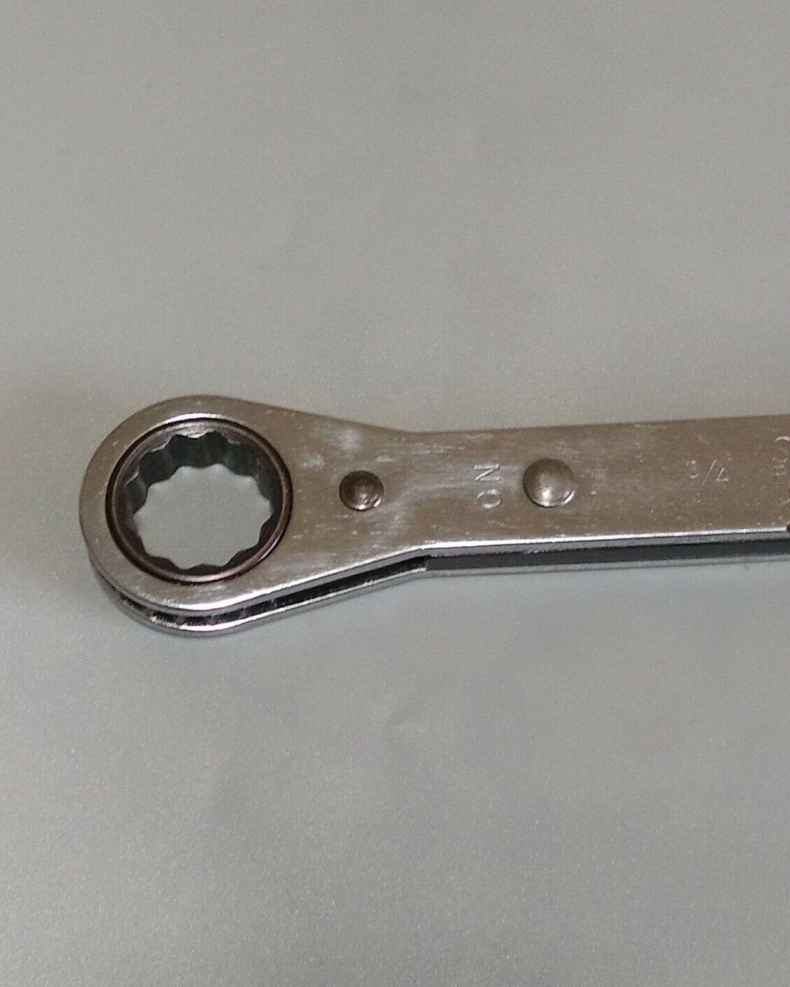 Snap on R2428, 3/4″ x 7/8″, Ratcheting Box Wrench, Flat, 8.6″ Long, 12 Point.