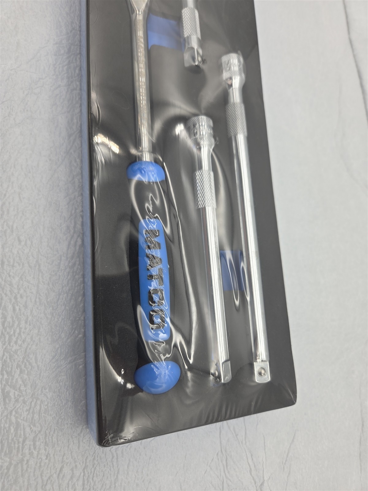 Matco Tools BFR128SETB 3/8″ Drive Locking Flex Head Ratchet Extension Set Blue