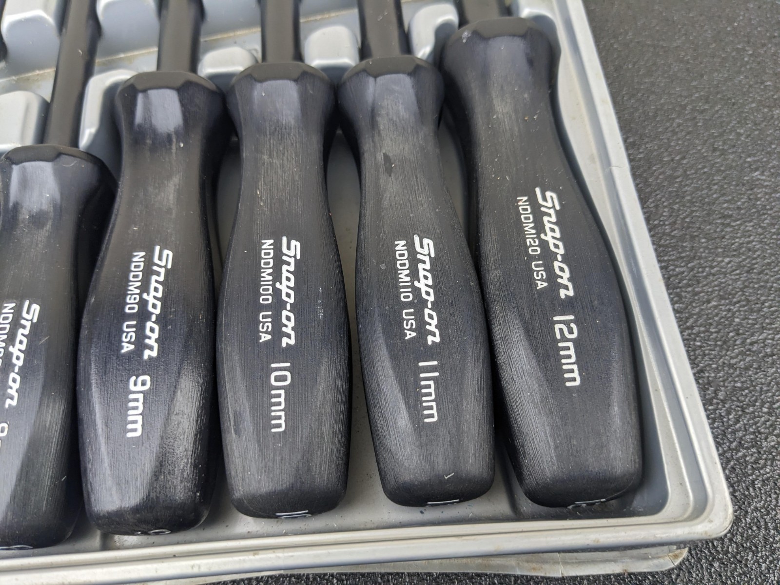 #bo023 Snap On Tools 7PC METRIC 6PT BLACK HARD INSULATED NUT DRIVER SET 6-12MM