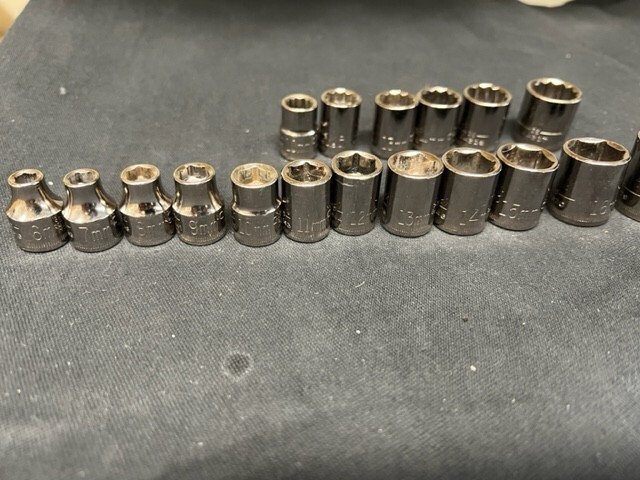 CRAFTSMAN 3/8″ DR 6PT-12PT made in USA SAE and Metric sockets, LOT of 46 PCS