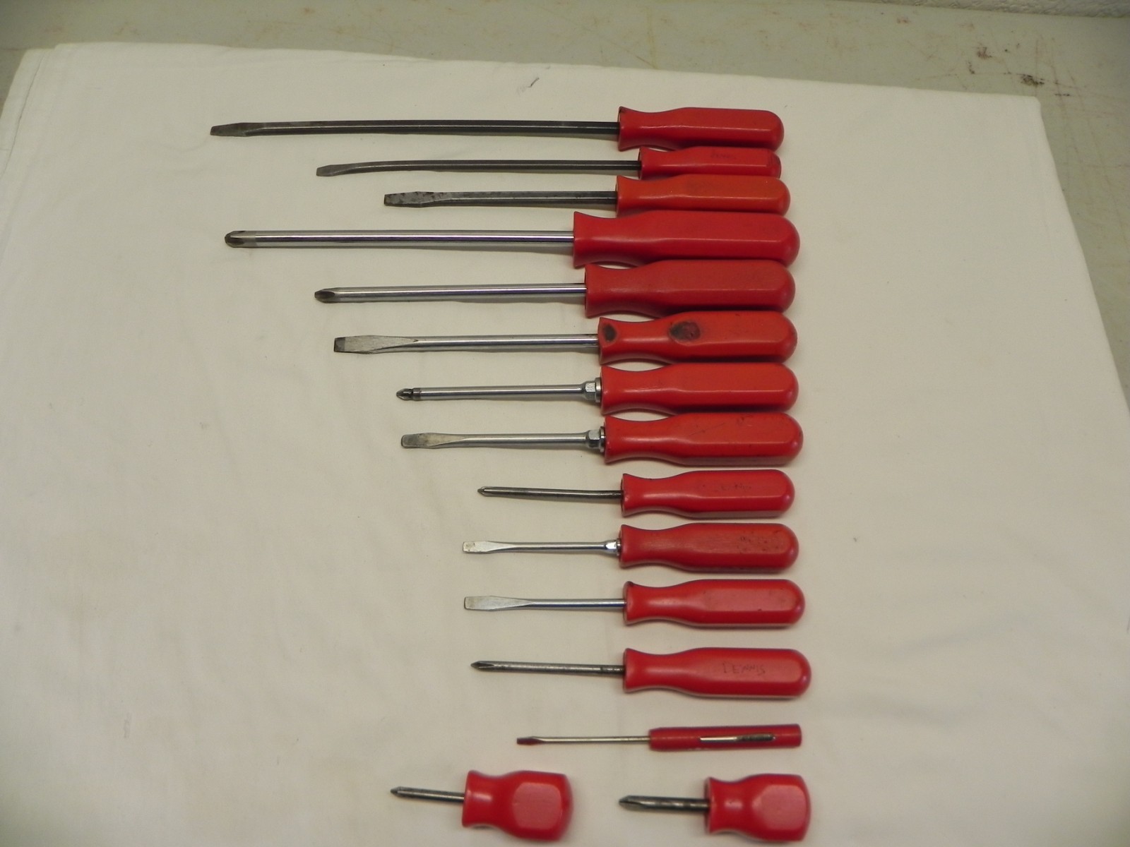 Mac Tools Vintage 15 Piece Flat Tip & Phillips Head Red Screwdriver Set