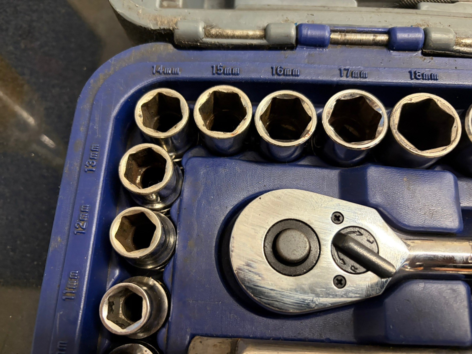 Blue Point 33 pc 1/2″ Drive SAE/Metric General Service Socket Set BLPGSS1233