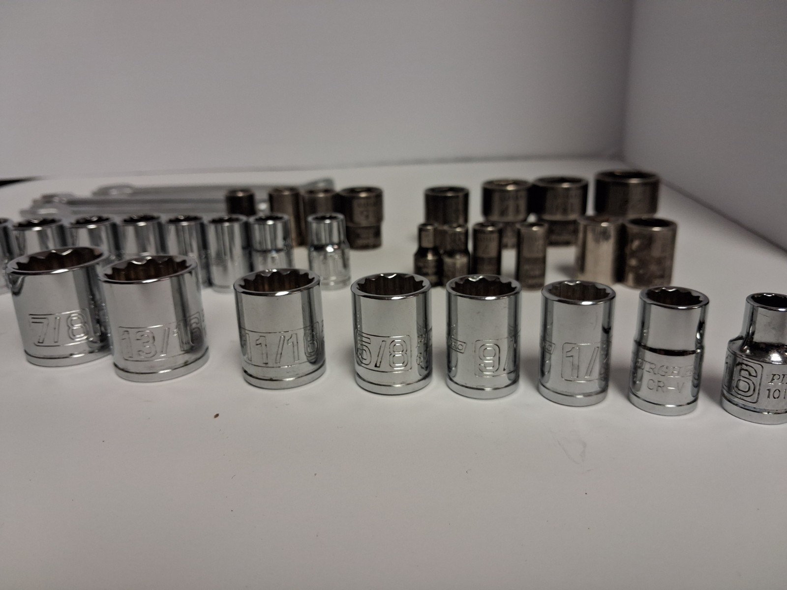 Pittsburgh Sockets Lot Of 40 1/4 & 3/8 drive sockets plus Stanley wrenches