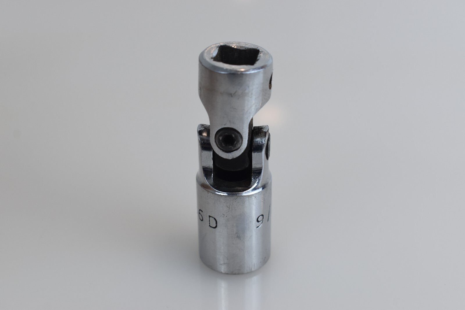 Mac Tools USA XU186D 9/16″ SAE Deep Universal Socket 3/8″ Drive 6 Point Chrome