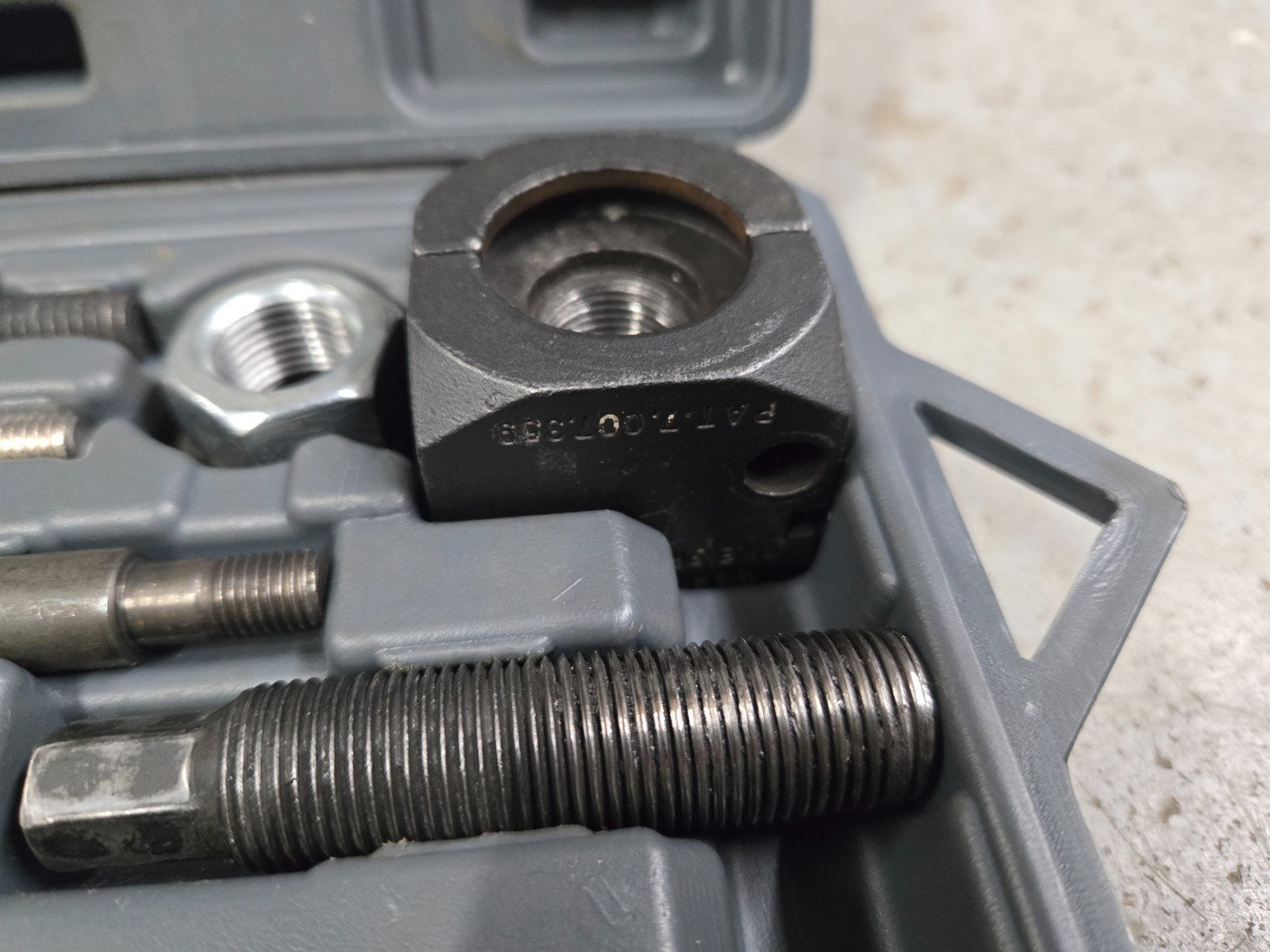 Napa «no slip» pulley puller/installer #39000