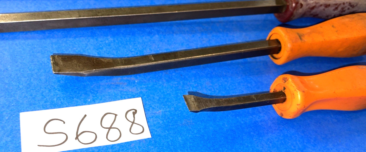 MATCO TOOLS 4 PIECE PRY BAR SET 6 TO 24 IN + LARGE SCREWDRIVER STYLE PRY BAR