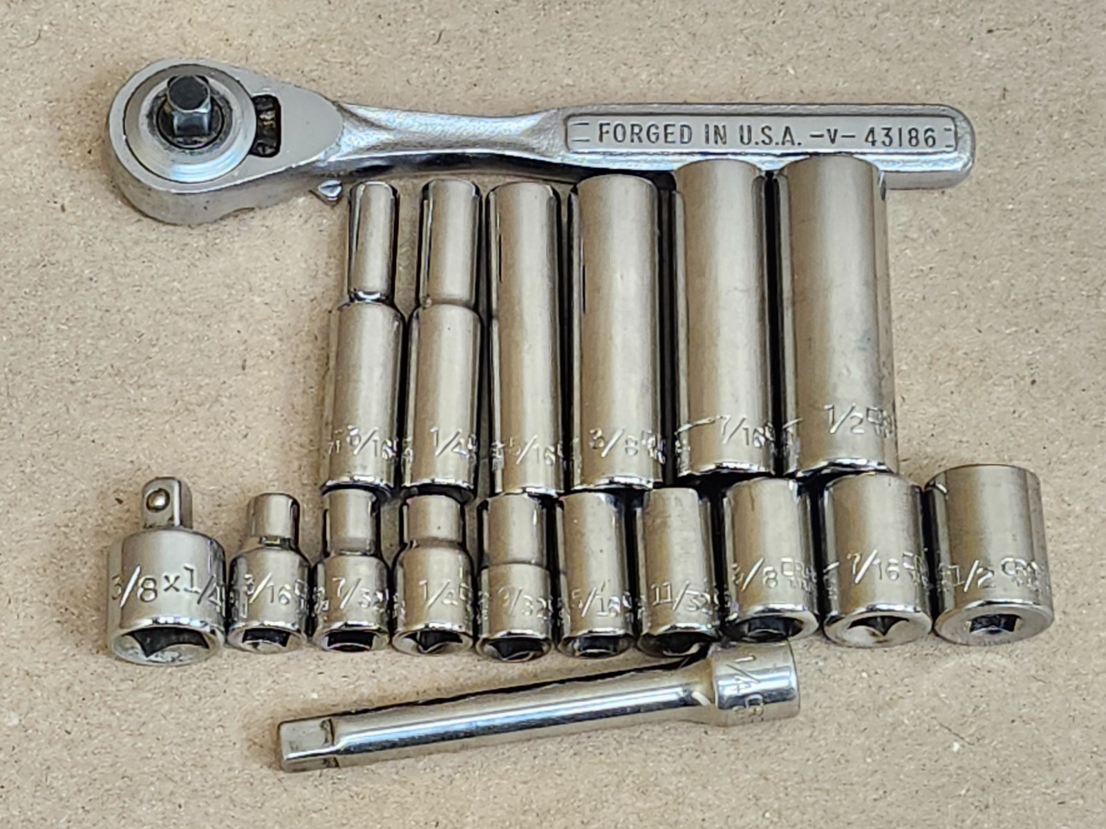 Craftsman 1/4 Ratchet V 43186 With Sockets, Adapter and 3″ Extension 18pc Set