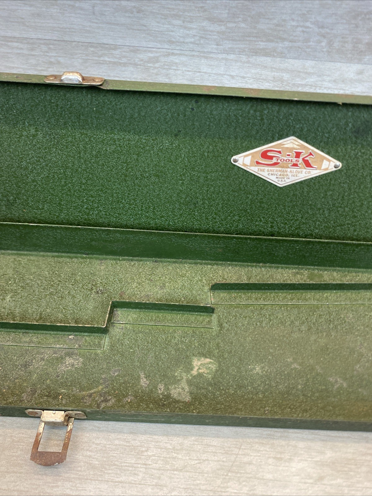VTG S-K Tools metal toolbox with internal Dividers – Box only 17.5 Inch Large