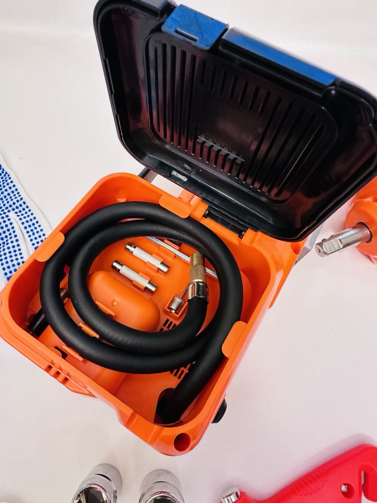 Portable Car Repair Tool Kit – Incl. Jack, Air Pump, Electric Wrench & Light