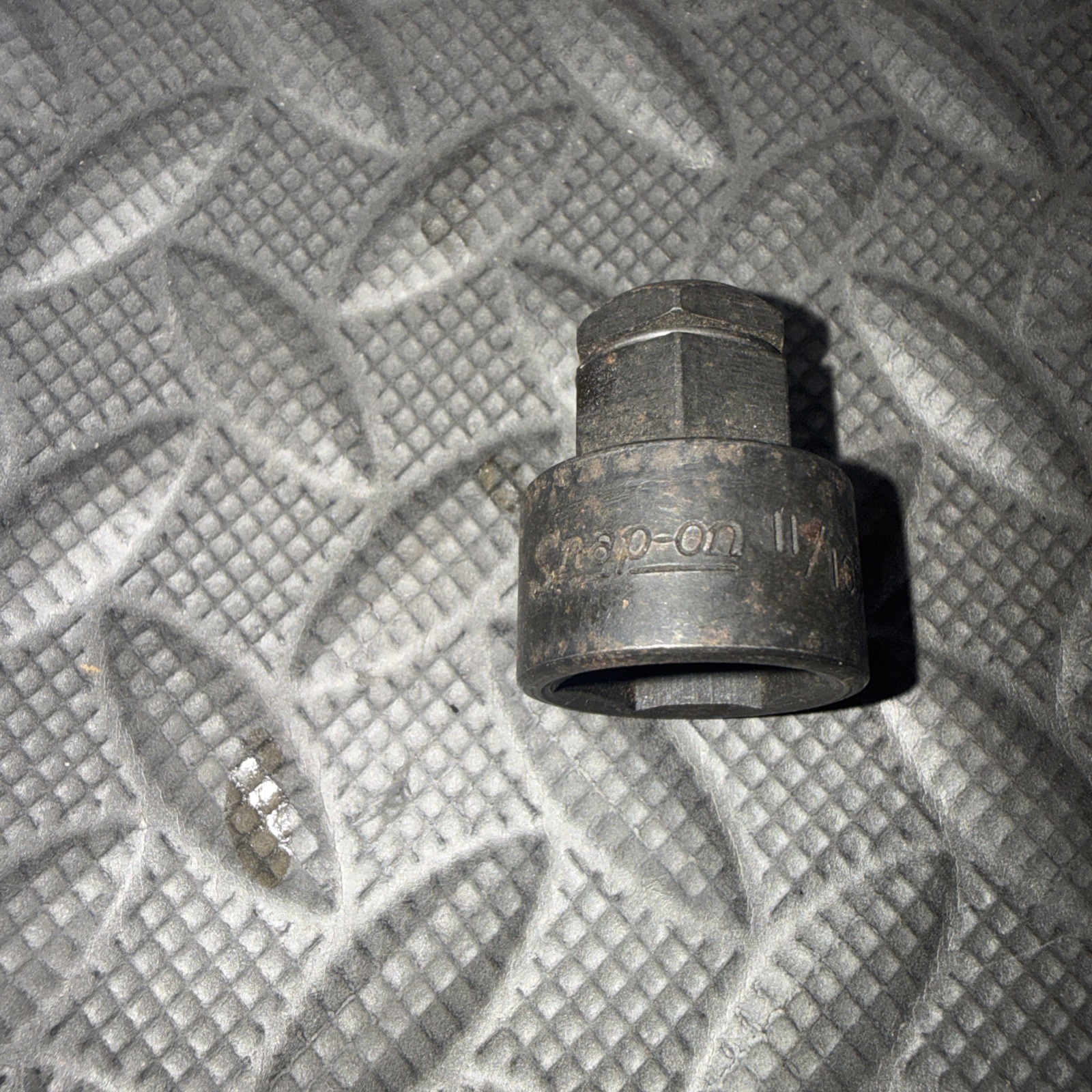 Snap-on Tools USA 3/8″ Drive 11/16″ SAE Low Profile Pass Though Socket AF220