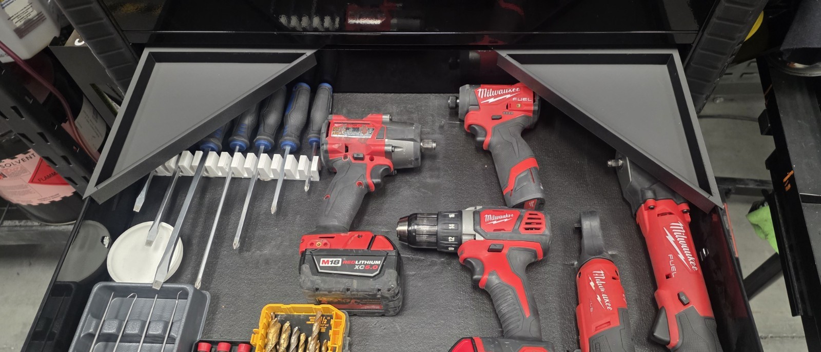 Universal Toolbox Corner Shelf