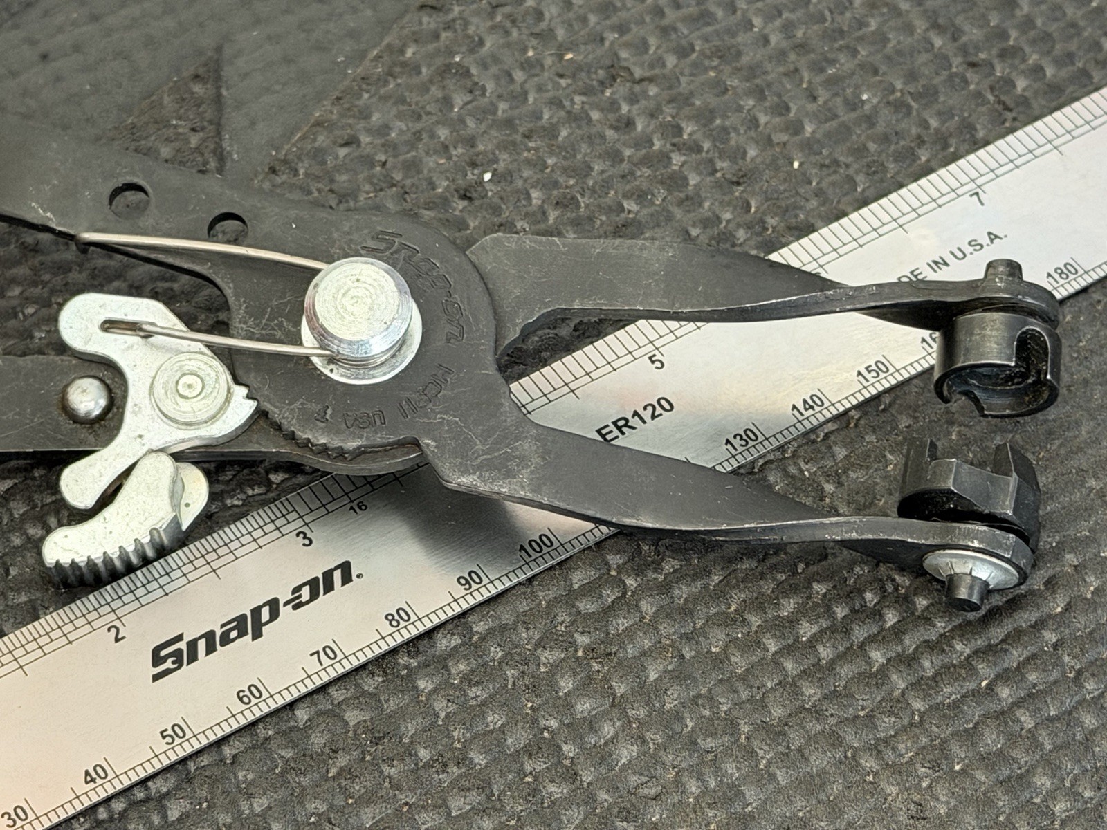 Snap-On 9″ Universal Hose Clamp Pliers (Red) USA🇺🇸 – HCP11
