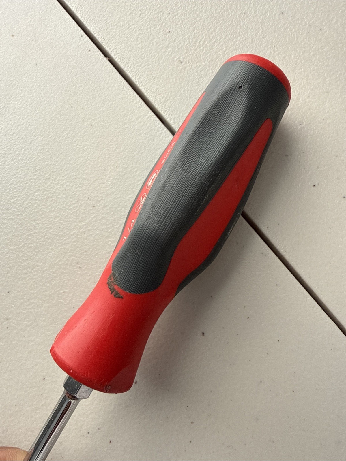Snap-on Tools SHD4 1/4″ Flat Tip Hard Grip Standard Screwdriver Red & Gray