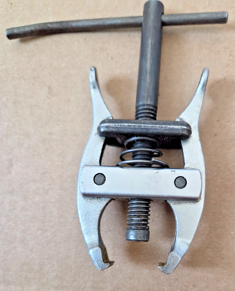 SNAP ON CJ-92 BATTERY TERMINAL PULLER / SMALL BEARING PULLER CJ92