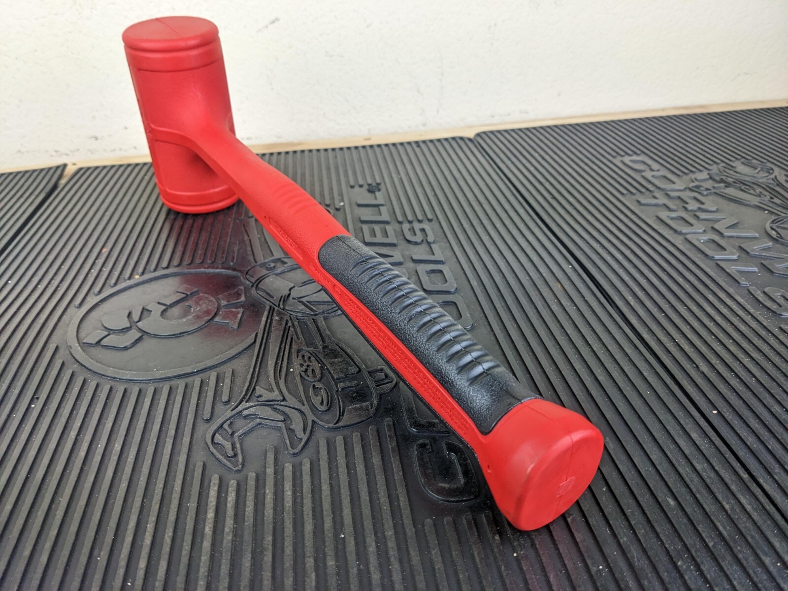 #ba202 NEW Snap-On HBFE48 Dead Blow 48-Ounce Soft Grip Hammer Red