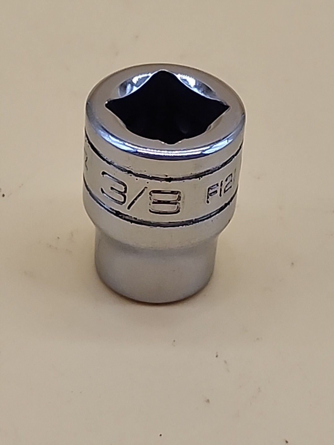 Snap-on Tools F-121 3/8″ Drive 3/8″ Shallow Socket 12-point USA